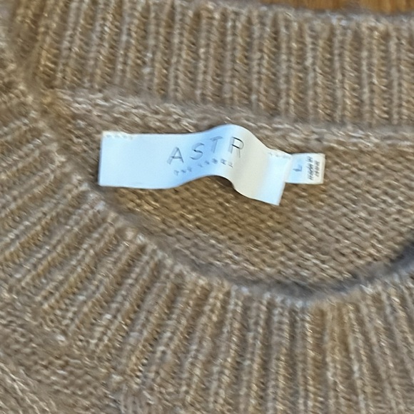 Astr the label oearl embellished taupe sweater size large - Picture 3 of 6
